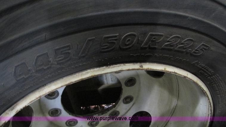 image for item AY9856 (4) 445/50R22.5 tires