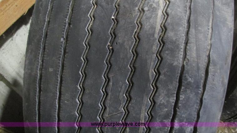 image for item AY9856 (4) 445/50R22.5 tires