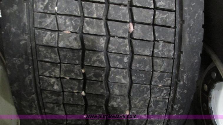 image for item AY9856 (4) 445/50R22.5 tires