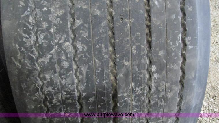 image for item AY9856 (4) 445/50R22.5 tires