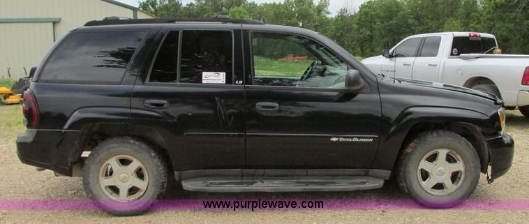 image for item B2969 2002 Chevrolet Trailblazer LS SUV