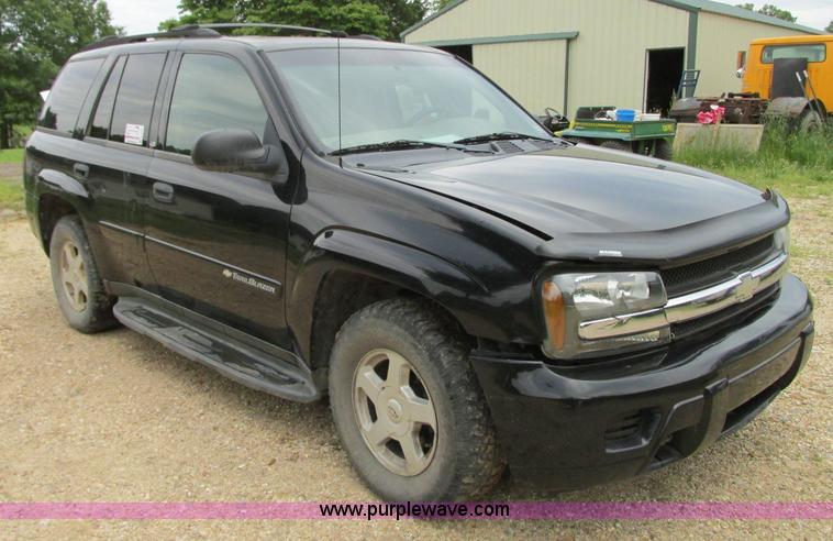 image for item B2969 2002 Chevrolet Trailblazer LS SUV