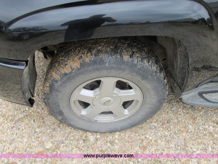 image for item B2969 2002 Chevrolet Trailblazer LS SUV
