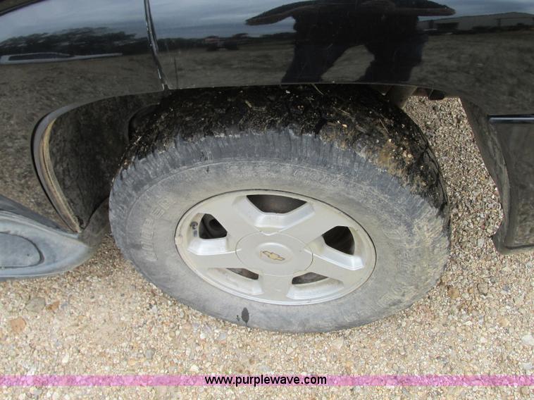 image for item B2969 2002 Chevrolet Trailblazer LS SUV