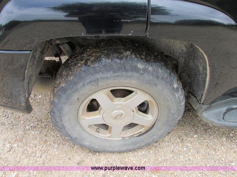 image for item B2969 2002 Chevrolet Trailblazer LS SUV
