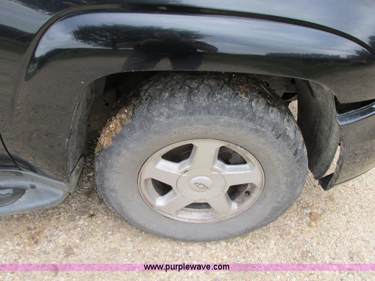 image for item B2969 2002 Chevrolet Trailblazer LS SUV
