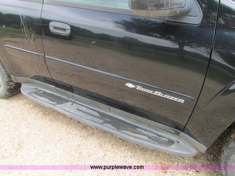image for item B2969 2002 Chevrolet Trailblazer LS SUV