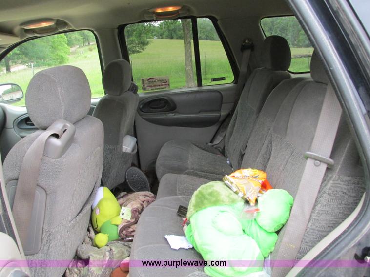 image for item B2969 2002 Chevrolet Trailblazer LS SUV