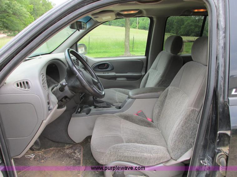 image for item B2969 2002 Chevrolet Trailblazer LS SUV