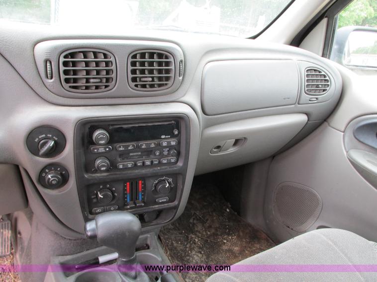image for item B2969 2002 Chevrolet Trailblazer LS SUV