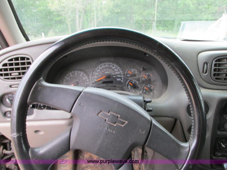 image for item B2969 2002 Chevrolet Trailblazer LS SUV