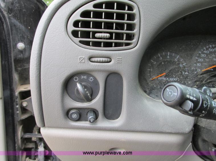 image for item B2969 2002 Chevrolet Trailblazer LS SUV