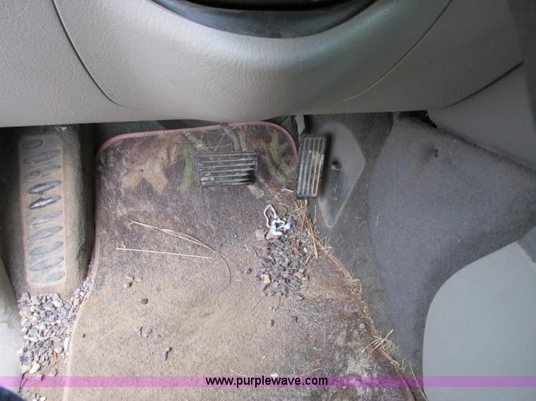 image for item B2969 2002 Chevrolet Trailblazer LS SUV