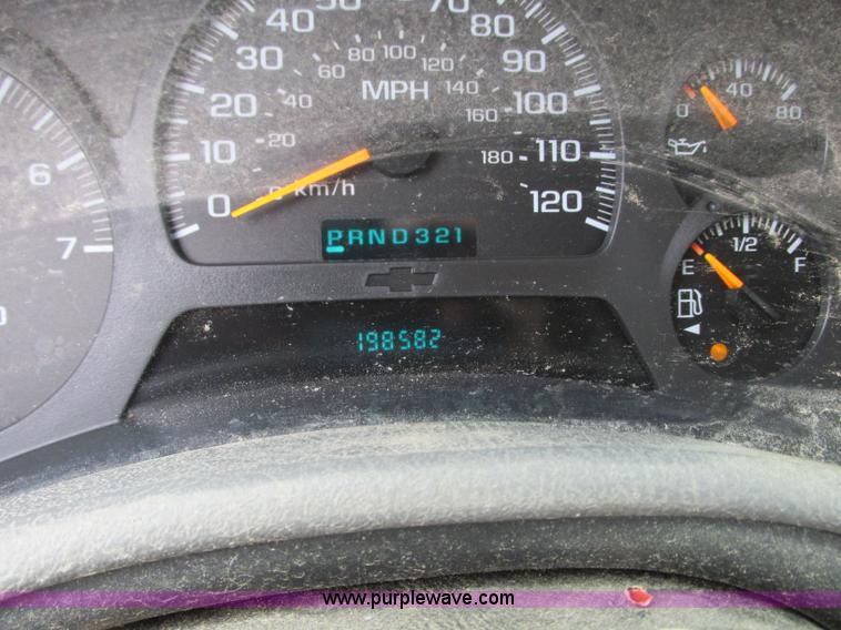 image for item B2969 2002 Chevrolet Trailblazer LS SUV