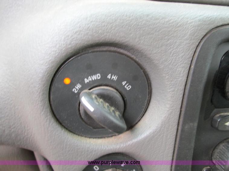 image for item B2969 2002 Chevrolet Trailblazer LS SUV