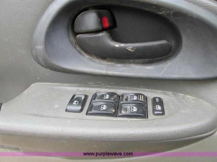 image for item B2969 2002 Chevrolet Trailblazer LS SUV