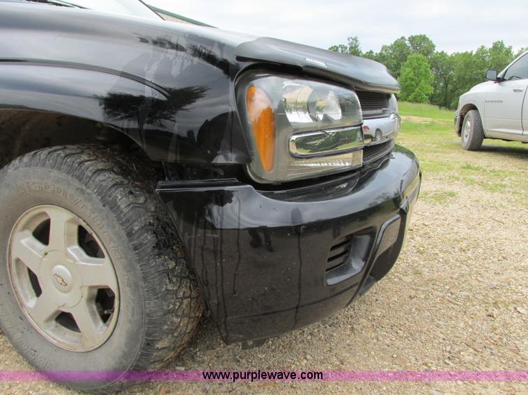 image for item B2969 2002 Chevrolet Trailblazer LS SUV