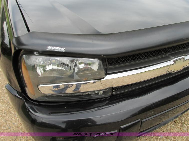 image for item B2969 2002 Chevrolet Trailblazer LS SUV