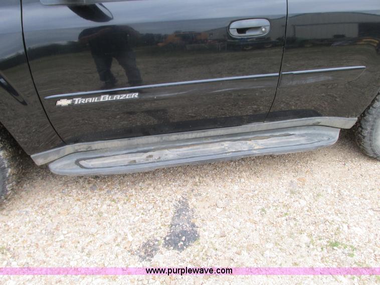 image for item B2969 2002 Chevrolet Trailblazer LS SUV
