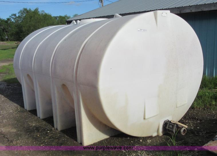 image for item BA9280 3,100 gallon poly tank