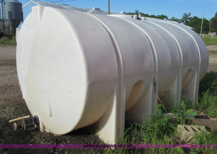 image for item BA9280 3,100 gallon poly tank