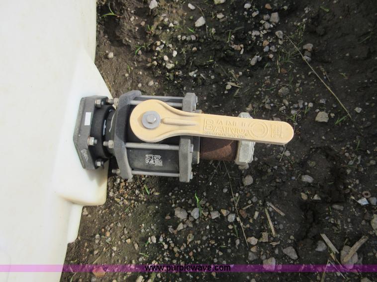 image for item BA9280 3,100 gallon poly tank