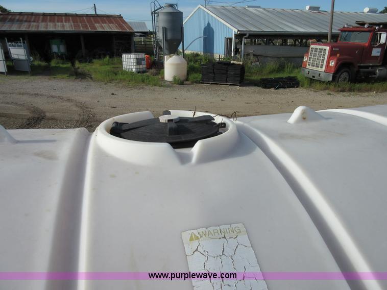 image for item BA9280 3,100 gallon poly tank