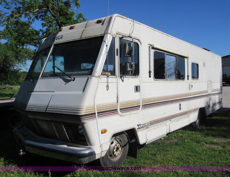 image for item BA9296 1983 Chevrolet P30 Winnebago Itasla Suncruiser RV