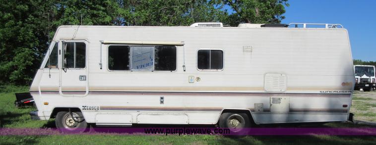 image for item BA9296 1983 Chevrolet P30 Winnebago Itasla Suncruiser RV