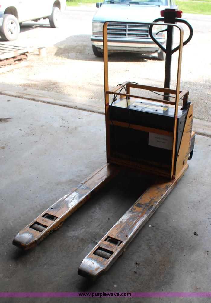 image for item BO9362 Multiton electric pallet jack