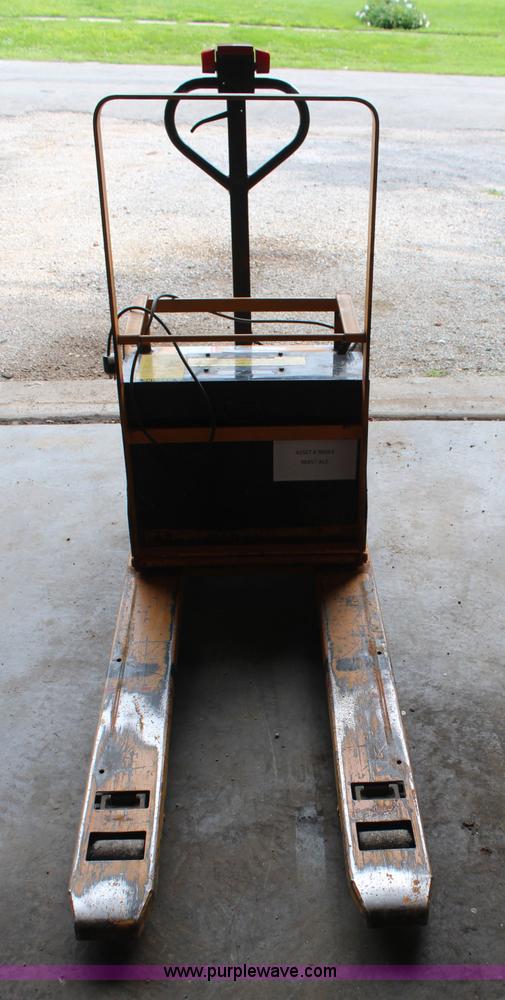 image for item BO9362 Multiton electric pallet jack