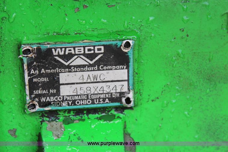 image for item BO9407 Wabco 4AWC air compressor
