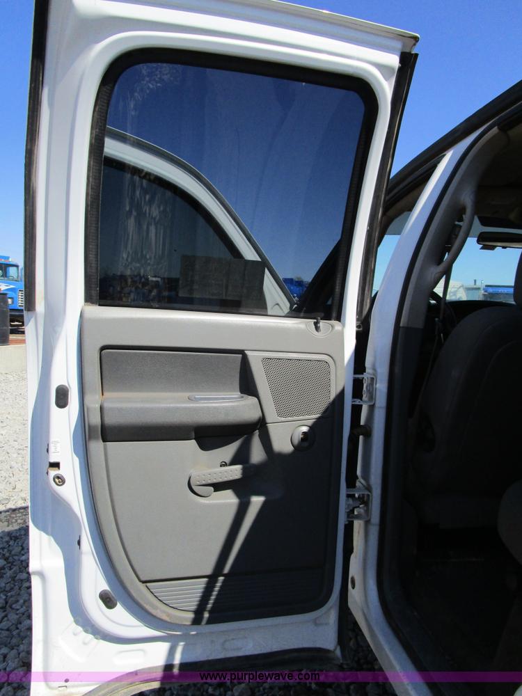 image for item D2327 2006 Dodge Ram 2500 pickup truck