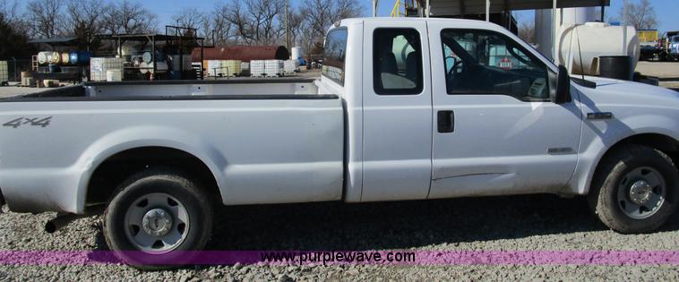 image for item D2331 2007 Ford F250 XL pickup truck