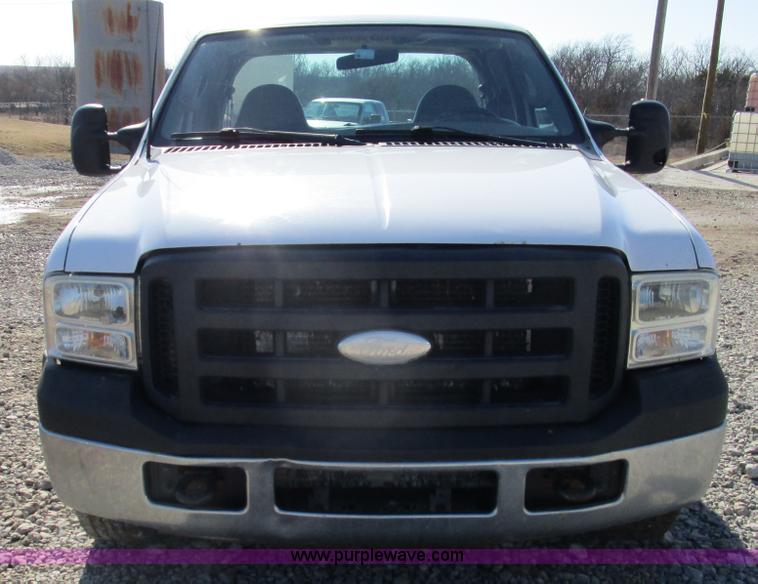 image for item D2331 2007 Ford F250 XL pickup truck