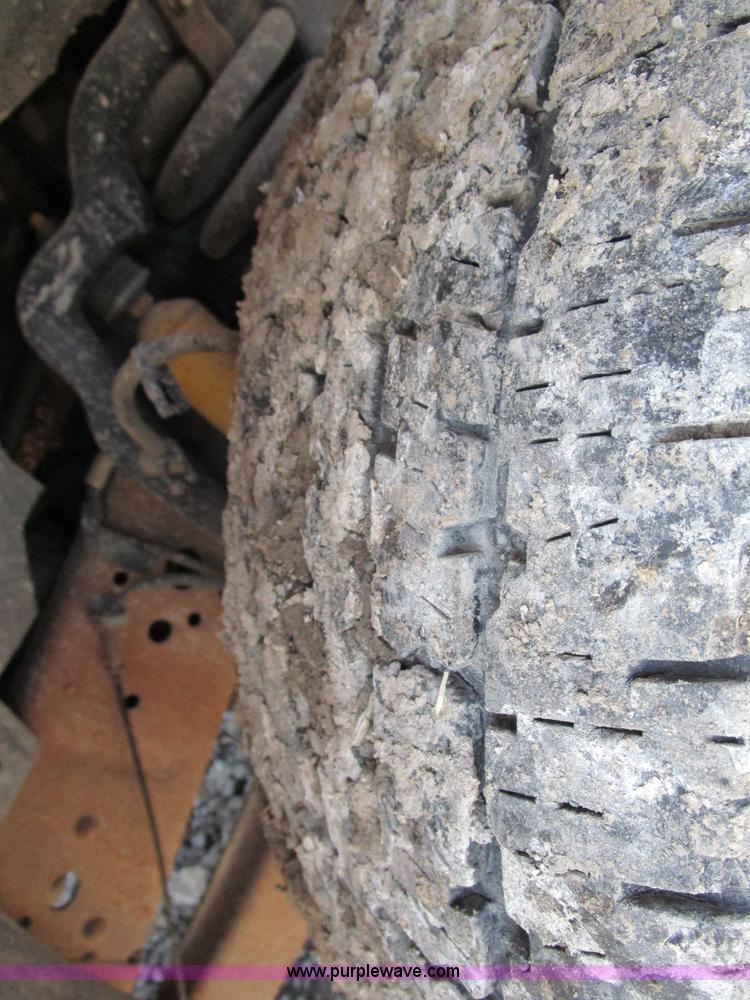 image for item D2331 2007 Ford F250 XL pickup truck