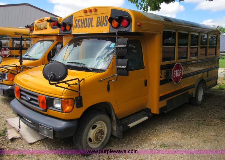 image for item D2448 2006 Ford E450 transit bus