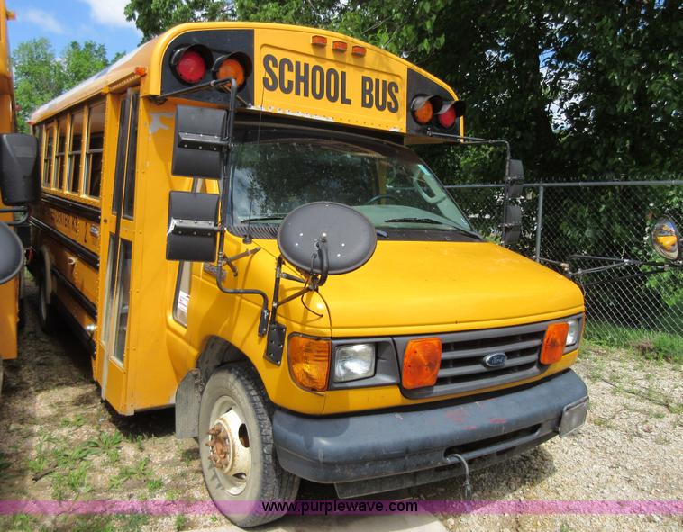 image for item D2448 2006 Ford E450 transit bus
