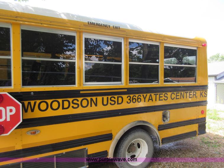 image for item D2448 2006 Ford E450 transit bus