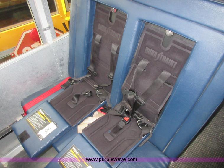 image for item D2448 2006 Ford E450 transit bus