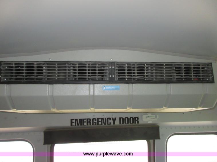 image for item D2448 2006 Ford E450 transit bus