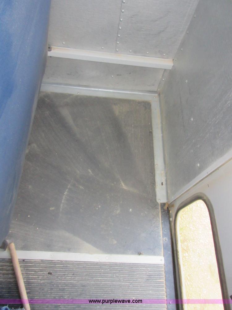 image for item D2448 2006 Ford E450 transit bus