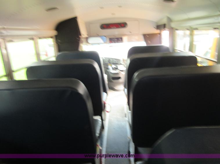 image for item D2448 2006 Ford E450 transit bus