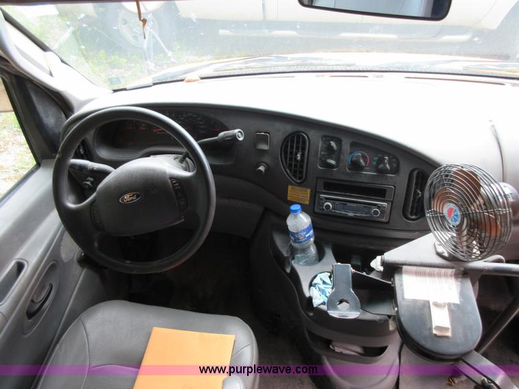 image for item D2448 2006 Ford E450 transit bus