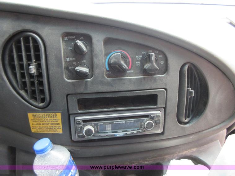 image for item D2448 2006 Ford E450 transit bus