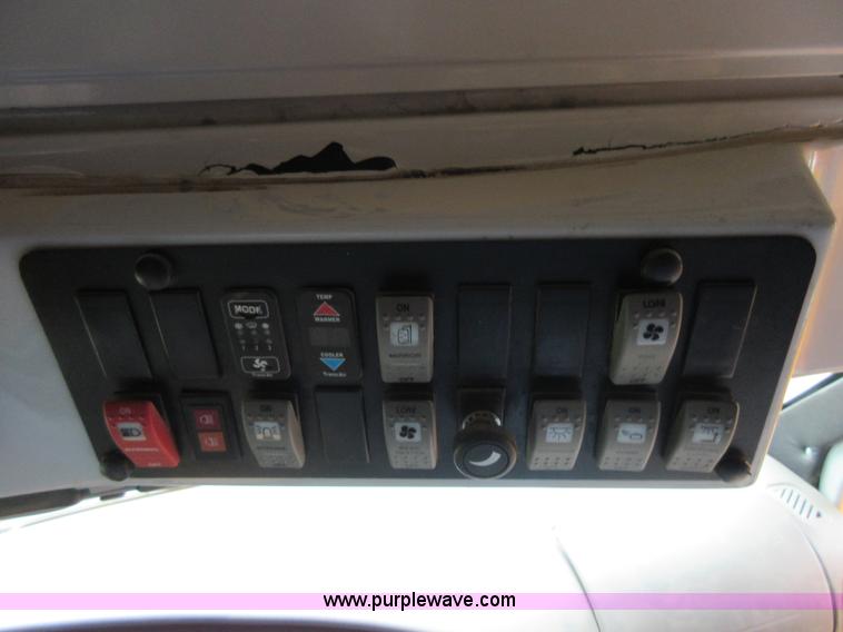 image for item D2448 2006 Ford E450 transit bus