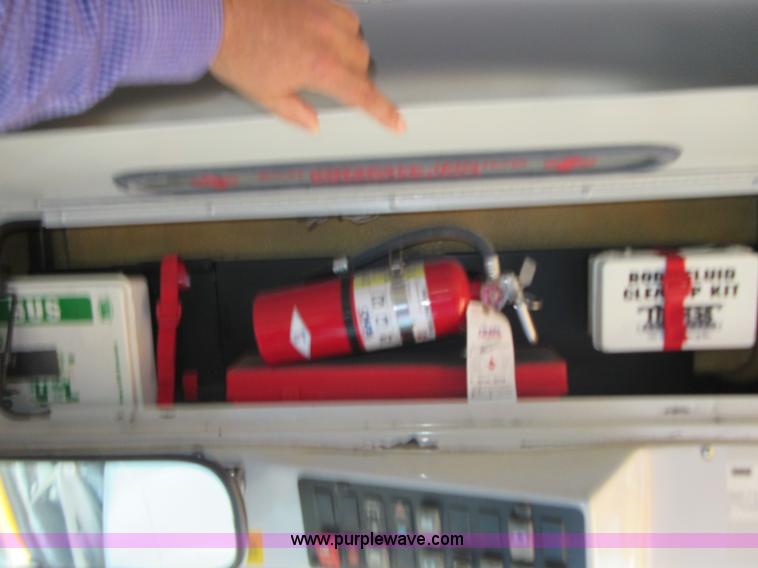 image for item D2448 2006 Ford E450 transit bus