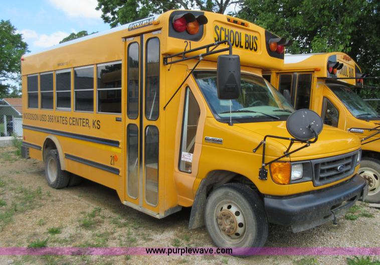 image for item D2449 2006 Ford E450 transit bus