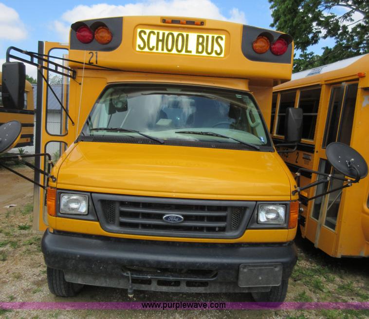 image for item D2449 2006 Ford E450 transit bus