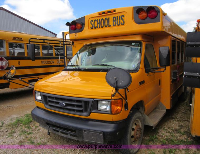 image for item D2449 2006 Ford E450 transit bus
